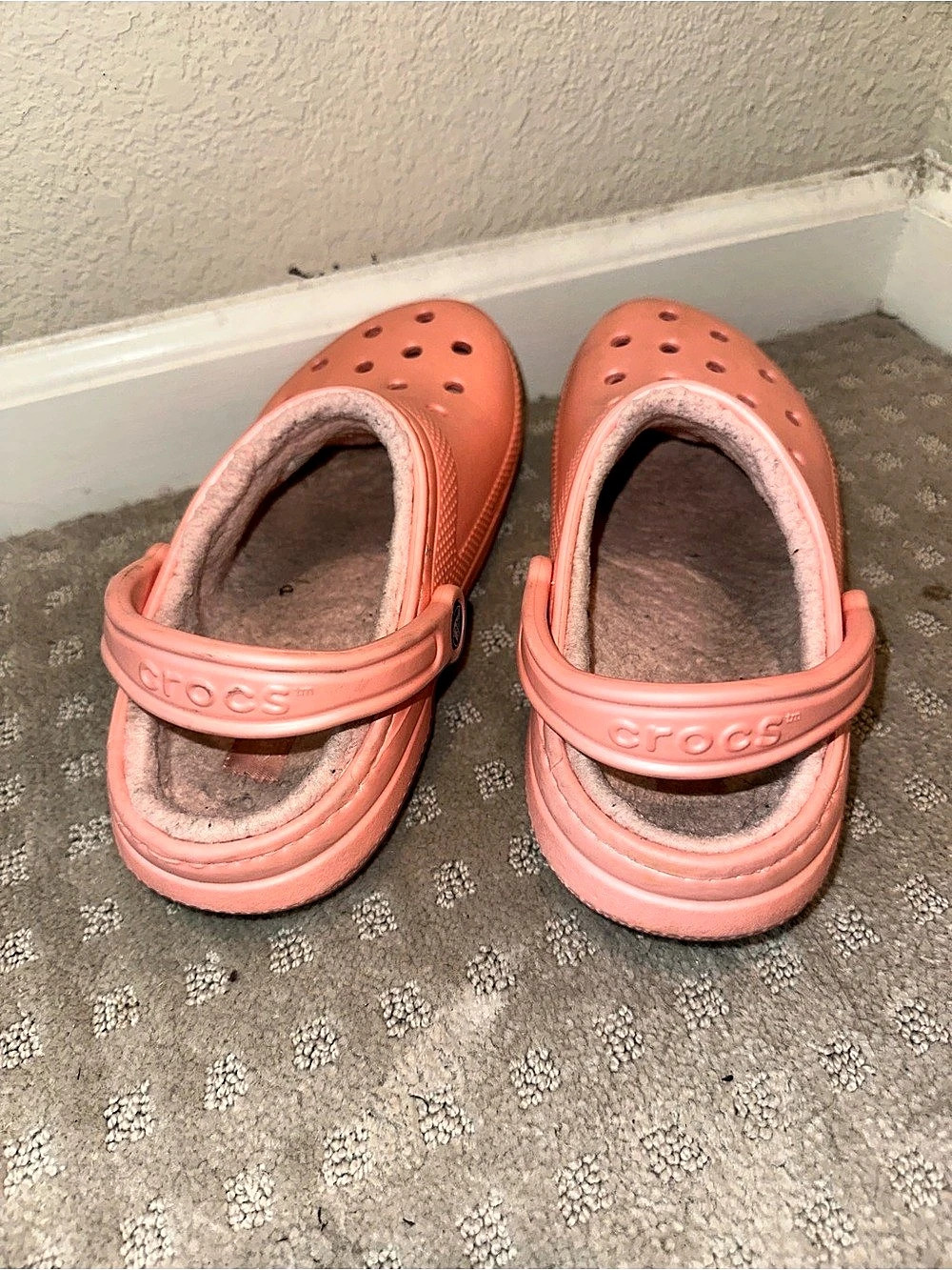 Crocs Classic Clog Pink Clogs - Picture 2 of 4